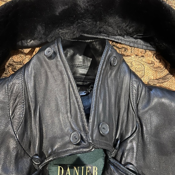 Danier leather jacket - Picture 9 of 9